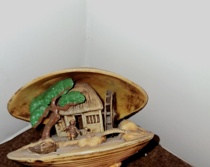Vintage Japanese  Celluloid  Clam Shell Diorama