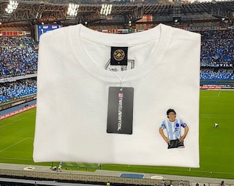 Diego Maradona el Napoli, Barcelona y goat argentino. ¡Su reputación como posiblemente el mejor jugador de la historia nos inspiró a crear esto!