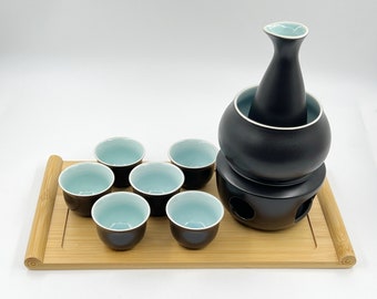 Juego de sake de cerámica con olla calentadora y bandeja de bambú, botella de bebida de saki caliente de porcelana para estufa, juego de 10 piezas Caja de regalo de almacenamiento de sake