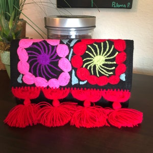 Bolsa clutch com bordado mexicano