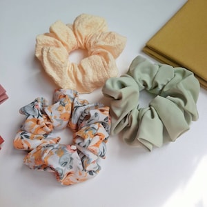 Scrunchies Set Floral ScrunchiesSilk Scrunchies Hair Ties Flower Hair Scrunchies Hair Accessories Gift for Mother Day Summer Hair Ties -3pcs