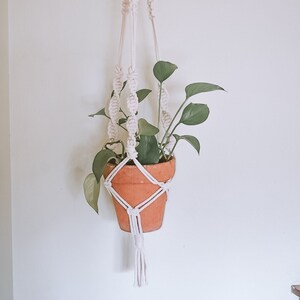 Macrame plant hanger | Hanging Planter Indoor & Outdoor | Boho hanging planter | Home decor | Living room decor