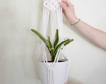 Macrame plant hanger | Indoor plant hanger | Outdoor plant hanger | Plant lovers gifts | Home decor | Living room decor | Gardening Gifts