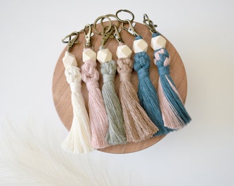 Macrame Keychains party favors | Baby shower favors | Boho favors | Wedding party favors | Back to school gifts | Bridal party favors