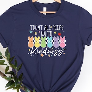 Behandle alle Peeps mit Kindness Shirt, Ostern Shirt mit Hase, Christliches Shirt, Buntes Ostern Peeps Tshirt, Süßes Ostern Shirt