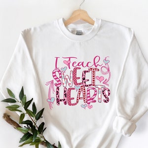 Teacher Valentines  day shirt, I Teach the sweet heats shirt, Field Trip Shirt, Teacher Tee Teacher Gift Teacher life, Cheetah apple shirt