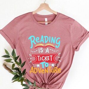 Lesen ist ein Ticket zum Abenteuer Shirt, Bibliothekar Shirt, Buchliebhaber Shirt, Lese Shirt, Leselehrer Shirt, Bücher Shirt, Buch Geschenke
