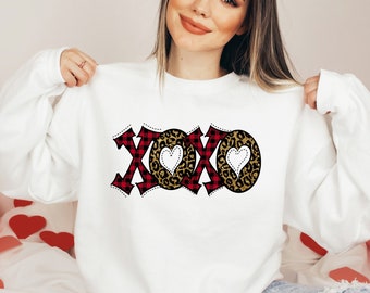 XOXO Shirt,Valentine's Day Sweatshirt, Love Shirt, Fun Valentine Sweatshirt ,Men's Shirt, Galentine's Day,Gift For Friends, Gift for Vday