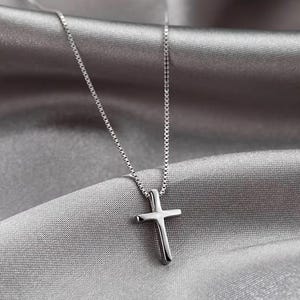 Cross Necklace, Cross Pendant, Cross Pendant Necklace, Silver Cross, Simple Cross Necklace, Minimalist Design, Perfect for Daily Wear, Gifts