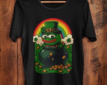 Leprechaun Apu Irish Pepe Meme Shirt St Patricks Day Parodie Funny Frog Rainbow Coins Tee