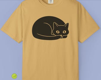 Gemütliches schwarzes Nickerchen T-Shirt - Minimalistisches Katzen Illustration T-Shirt