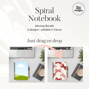 Op de afbeelding: Een mockup-bundel van spiraalgebonden notitieboeken met de tekst "Spiral Notebook" en "Just drag en drop". De afbeelding toont twee notitieboeken met verschillende ontwerpen, een laptop, een pen en een kopje koffie. De notitieboeken liggen op een wit oppervlak.