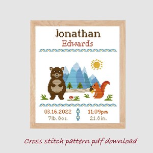 Bär Eichhörnchen Waldtiere und Berge modernes Kreuzstichmuster | Baby Mädchen Geburtsanzeige PDF Vorlage