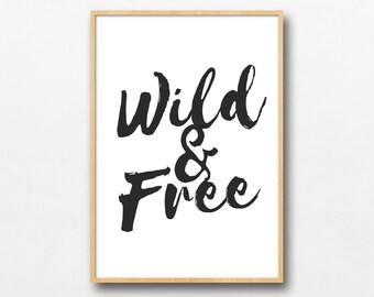 Wandbild mit dem Zitat „Wild and Free“ (Typografie), Schwarz-Weiß-Druck, Wohnzimmer, Studentenwohnheim, Schlafzimmer, Digitaldruck