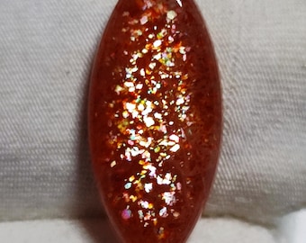 Cabochon in pietra solare con coriandoli arcobaleno: pietra preziosa della Tanzania (20x8x6mm, 5 carati)