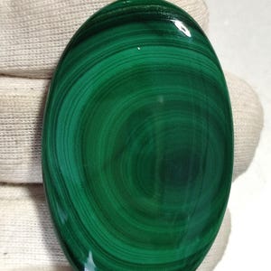 Großer natürlicher grüner Malachit Cabochon, Malachit Edelstein mit flacher Rückseite, Schmuckherstellung || Größe = 56 × 29 × 7 || Gewicht = 127 Karat || Lose Edelstein
