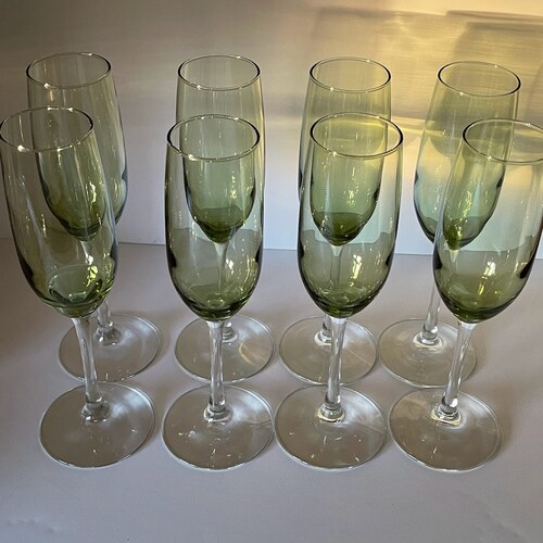 Vintage SET OF 7 Tall Green Champagne Flute Glasses Green shops Bowl and Clear Stem Height 9 inches Tall Dinner Parties,Hosting,Wine Glasses