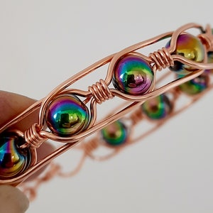 Pulsera de cobre con hematita arcoíris magnética, pulsera de alambre trenzado grueso, regalo de joyería único hecho a mano para ella en el Reino Unido.
