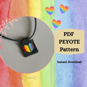 Op de afbeelding: Een zwarte kralenhanger met een regenboogkleurig hartontwerp aan een zwart koord. De afbeelding bevat de tekst PDF PEYOTE Pattern en Instant Download, tegen een achtergrond met regenboogstrepen en drie kleine hartjes.