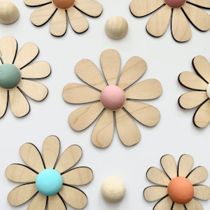 Wooden daisy wall hanging,peg rail daisy, nursery decor, girls room decor, girls nursery decorations, wooden nursery, cute decor for girls