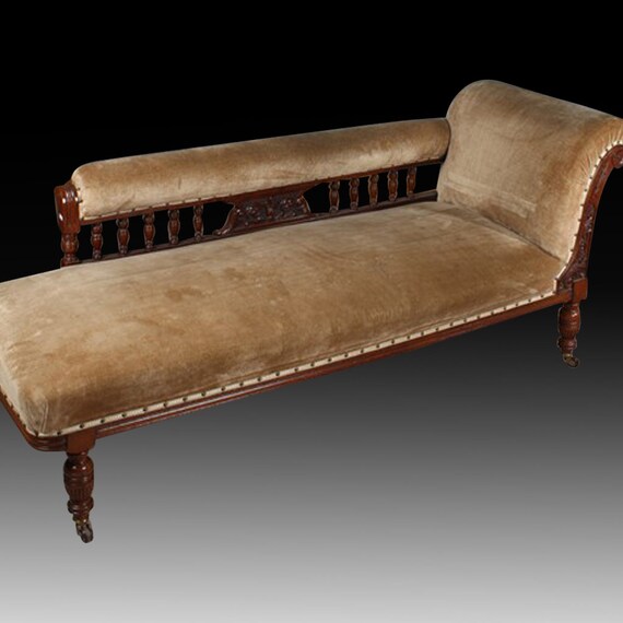 Late Victorian Chaise Longue Upholstered Free With a Selection of