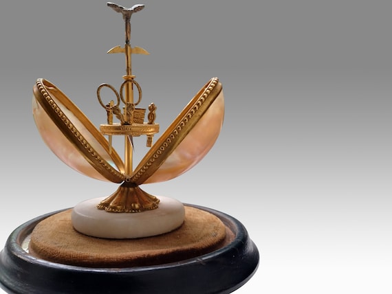 アンティーク パレ ロワイヤルの縫製必需品: 金箔メタルとマザー オブ