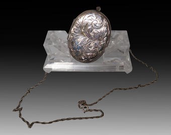 Ein feines seltenes viktorianisches Medaillon mit Silbergravur mit Kette, Ende des 19