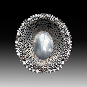 An Exceptional Victorian Silver Bonbon Dish by Deakin & Francis, Hallmarked Birmigham 1897
