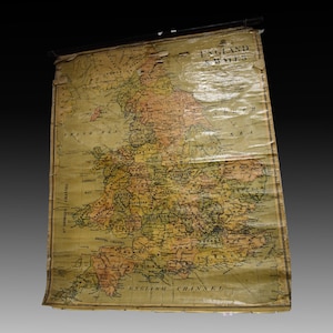 Eine seltene und originale Lehrkarte mit Leinenrücken von W & AK Johnston of England and Wales Circa. 1843 -1848