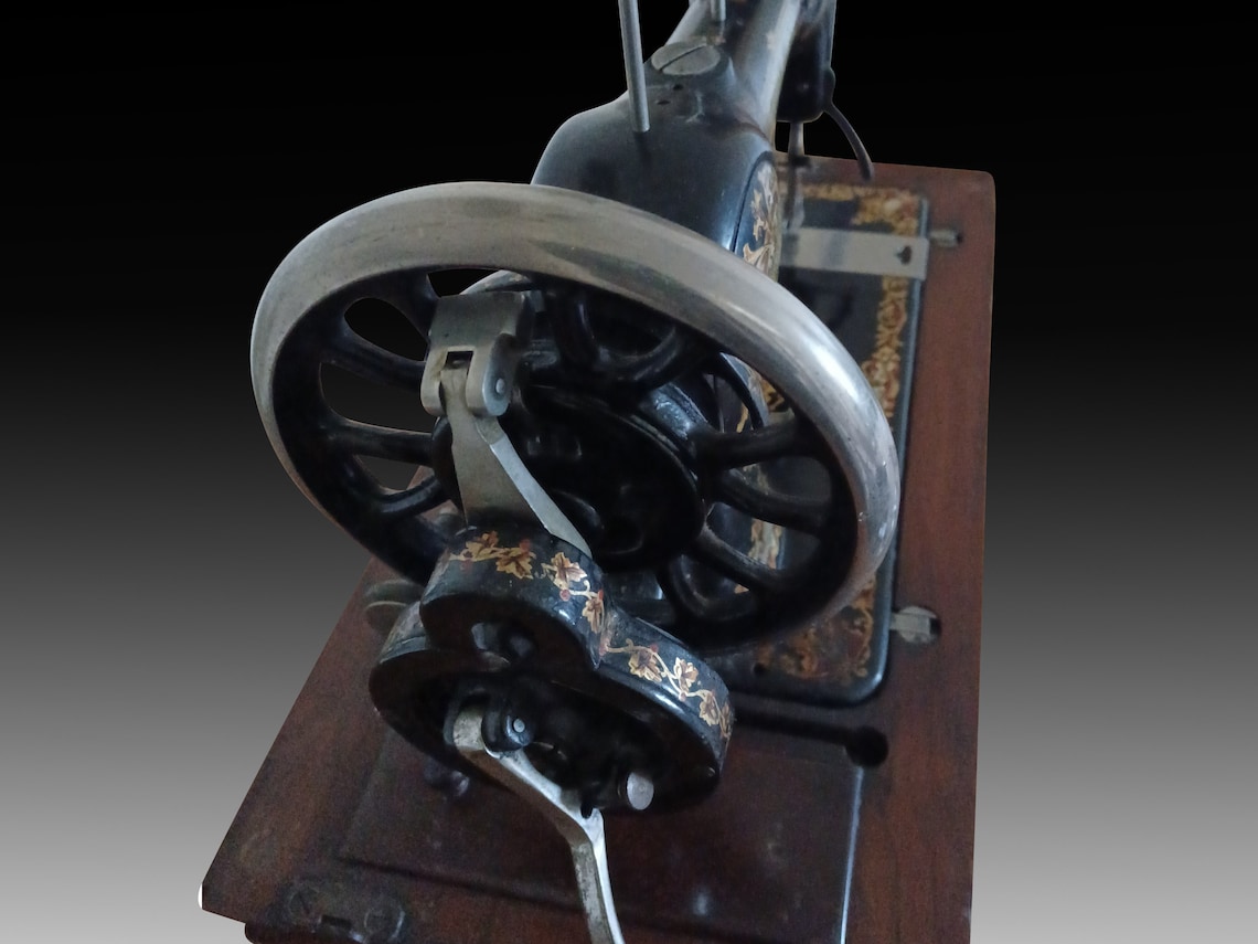 Queen Sewing Machine A Fine Antique Cased Jones cs Queen Alexandra