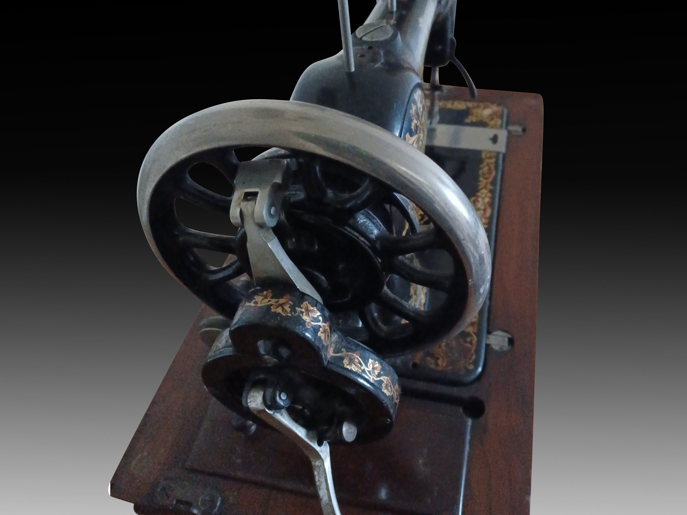 Queen Sewing Machine A Fine Antique Cased Jones cs Queen Alexandra