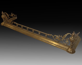 Guardabarros de chimenea de latón antiguo estilo Regencia francesa