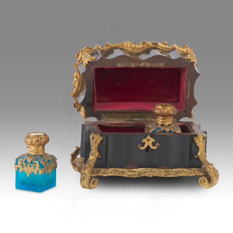 Early 19th Century Grand Tour Souvenirs Palais Royale Gilt Bronze Fragrance Necessaire with Gold Gilt Opaline Bottles & A Sèvres Style Panel image 2