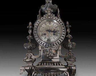 Antiguo reloj de repisa de bronce plateado estilo Imperio francés, c. 1870