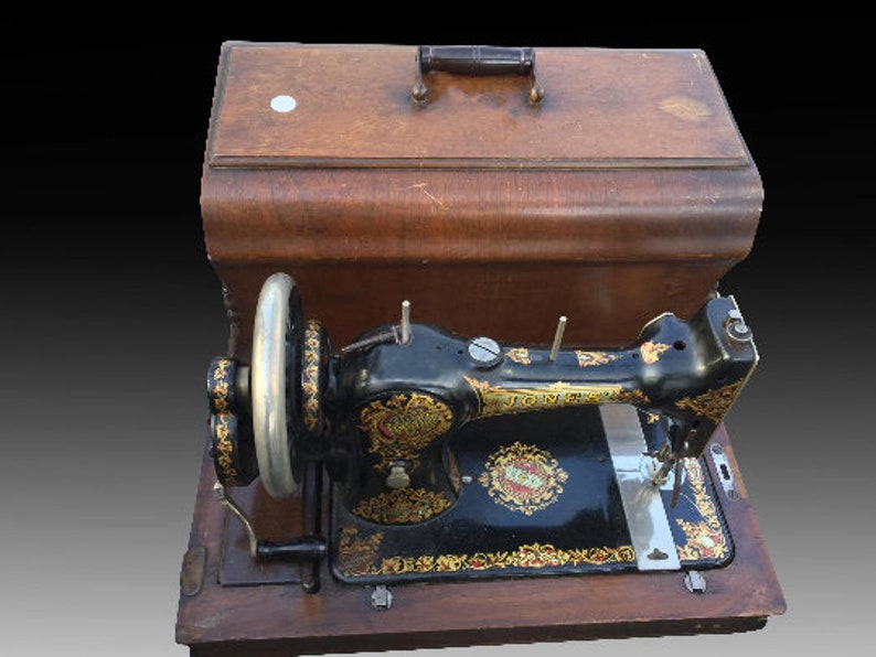 Queen Sewing Machine A Fine Antique Cased Jones cs Queen Alexandra