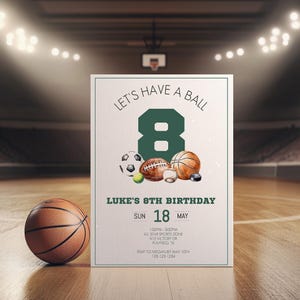 Peut inclure: Une carte d'invitation d'anniversaire rectangulaire avec le texte LET'S HAVE A BALL, un grand chiffre 8 vert et des illustrations de ballons de sport. La carte indique les détails du 8e anniversaire de Luke le dimanche 18 mai, avec lieu et contact.