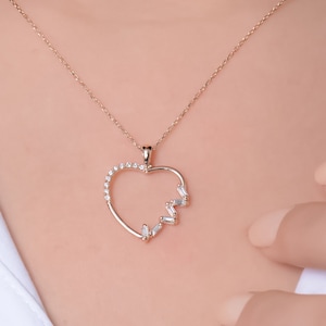 Colar de coração de diamante em ouro maciço: pingente baguete minimalista
