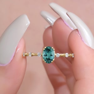 Bague de fiançailles en saphir du Montana bleu sarcelle, bague en saphir du Montana de forme ovale, bague délicate en saphir du Montana certifiée, bague en or massif