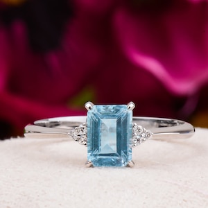 Sky Blue Topaz Ring Unique Topaz Engagement, Baguette Cut Blue Topaz Solid Gold Gifts, Gold Diamond Ring
