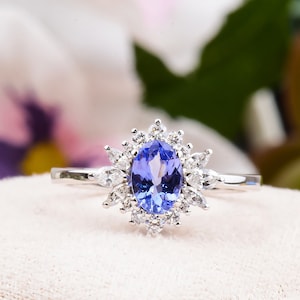 Oval Cut Tanzanite Engagement Ring,  Tanzanite and Diamond Wedding Ring, Birthstone Ring, Promise Ring, Gold Diamond Ring