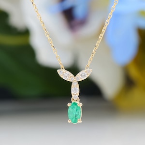 Diamond Green Emerald Necklace, Emerald Cut Green Emerald Pendant Minimalist Solid Gold Necklace, Handmade Gemstone Necklace