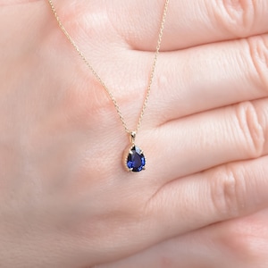 Massief gouden ketting met blauwe saffier, echte peervormige ketting met blauwe saffier, ketting met blauwe saffier, solitaire ketting met blauwe saffier, sierlijke saffierketting