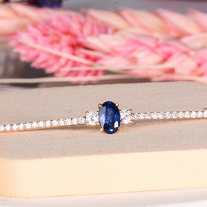 Ovales blaues Saphir-Armband: Massiver Golddiamant-Akzent, September Geburtsstein