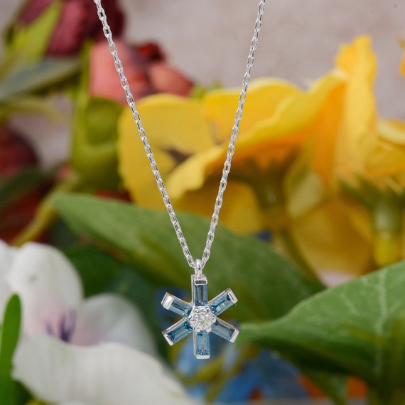 Buy Sterling Silver Diamond Snowflake Pendant Necklace Online in India -  Etsy