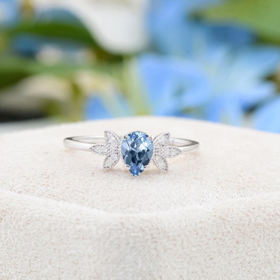 Solid Gold Cornflower Sapphire Engagement Ring: Oval Blue Gemstone