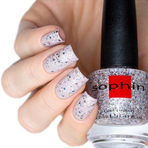 Flerfärgat nagellack med specialeffekt. Sophin 0331. Glitternagellack. Glittrande överlack. Veganskt nagellack. Sofistikerad manikyr.