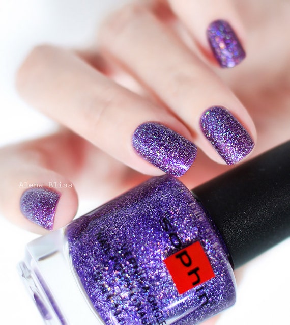 Violet holographic nail polish. Sophin 0380 ALLURING AMETHYST. purple diffuse holographic with sparkling prismatic particles. 3D effect.