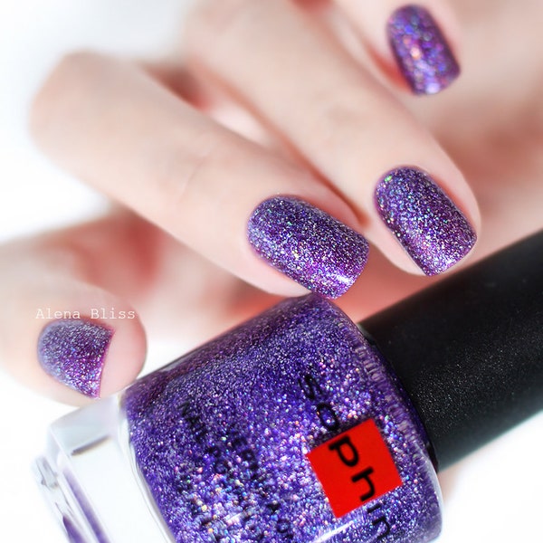 Violet holographic nail polish. Sophin 0380 ALLURING AMETHYST. purple diffuse holographic with sparkling prismatic particles. 3D effect.