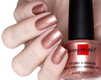 Smalto color rame-bronzo scintillante. Sophin 0383 BRONZE. Perfetto per la manicure autunno-inverno. Finitura lucida.