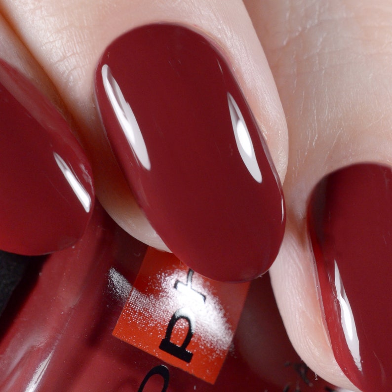 Bordeaux nail polish. Sophin 0028. High gloss finish. Long lasting lacquer. Shine comfortable coating. Ideal for natural nails. image 2